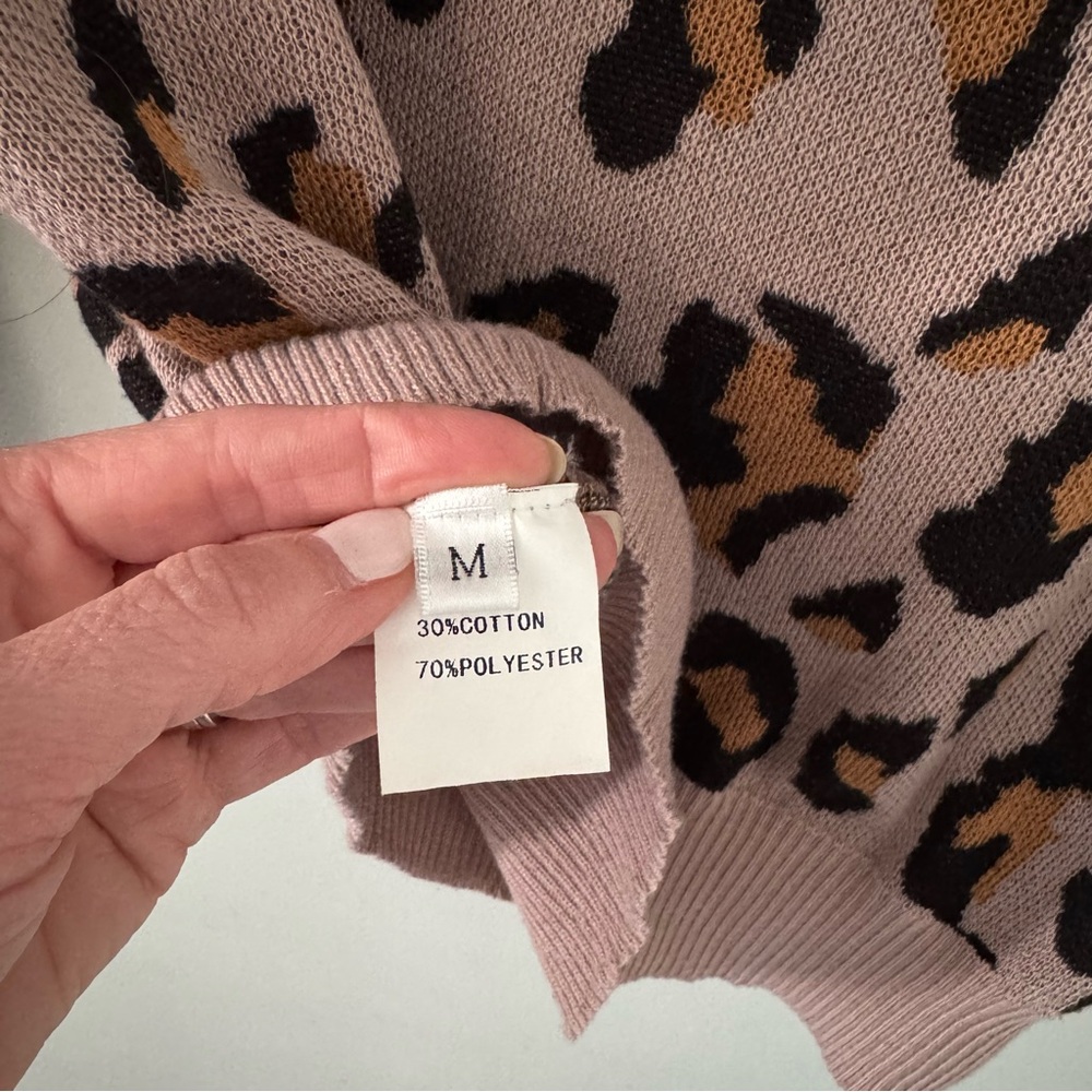 Leopard Print Sweater - Mauve with Brown and Black Print. Size Medium - Picture 4 of 5